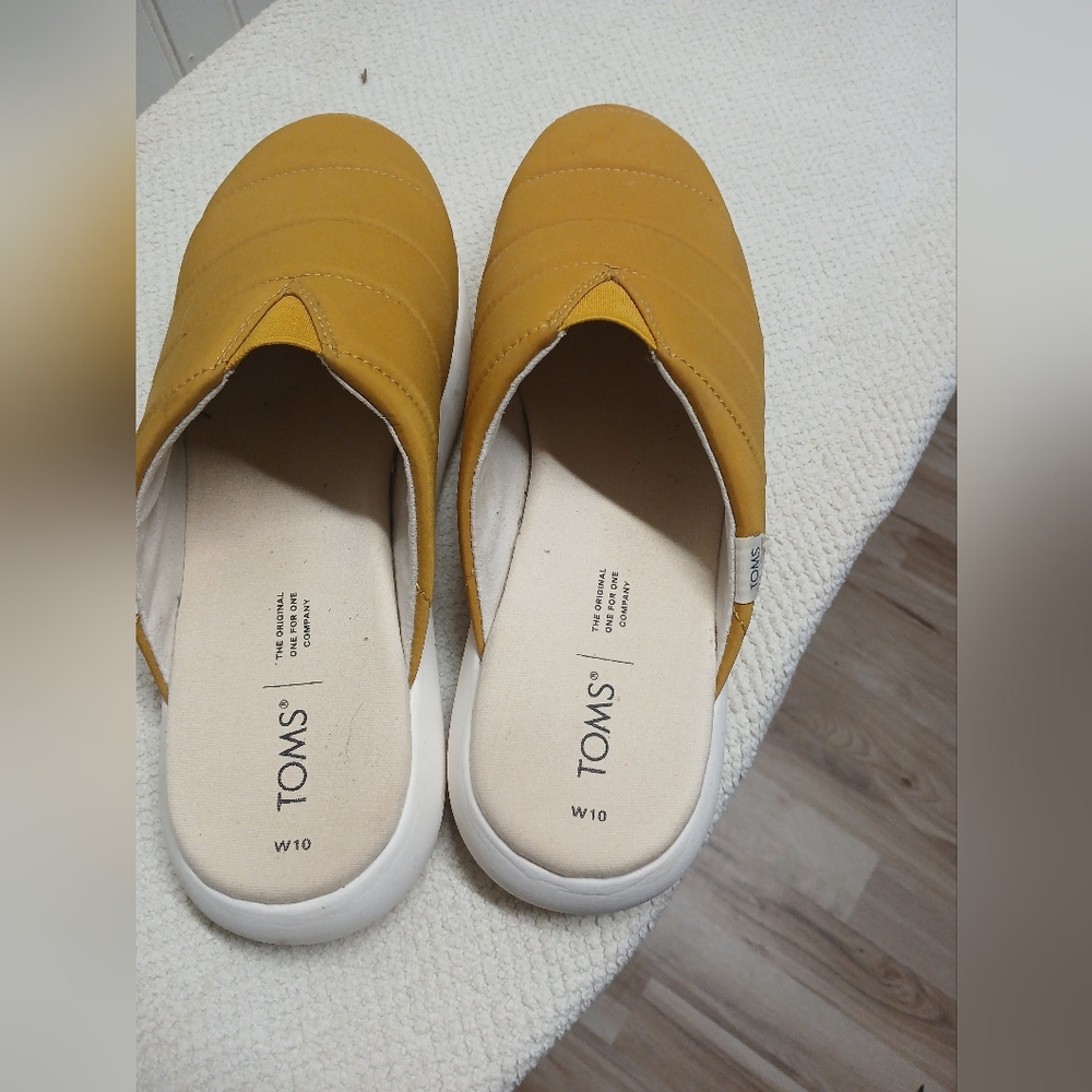 TOMS Women's Mustard Slip-On Mule - W10